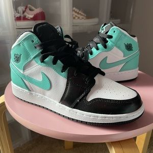Air Jordan 1 Mid GS Tropical Twist